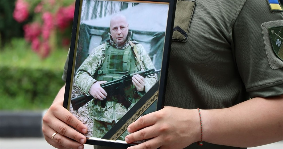 У Вараші за день поховали двох воїнів - обидва загинули на Запоріжчині
