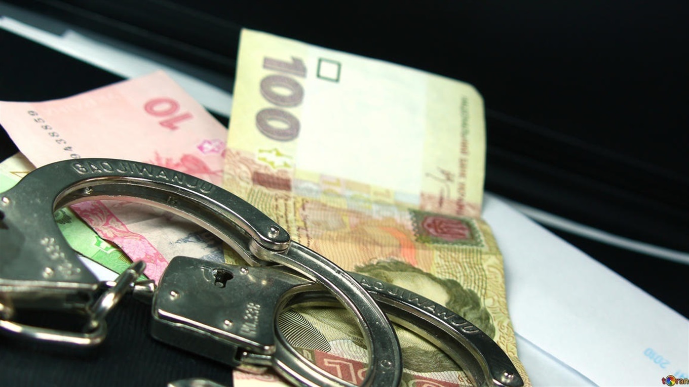 У Білопіллі жінка намагалася підкупити поліцейського