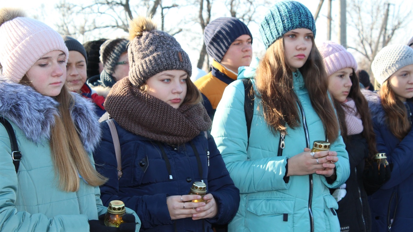 Сватівчани вшанували пам’ять 2000 земляків, що померли під час Голодомору
