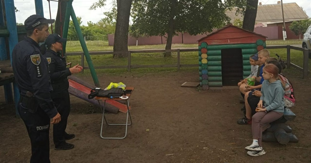 Поліцейські провели виховний захід для ворожбянської малечі