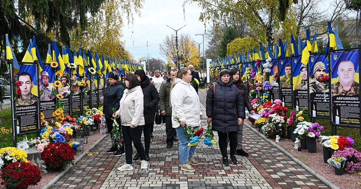 Ще двоє Захисників України приєдналися до побратимів у вічному строю на Алеї Слави в Кагарлику
