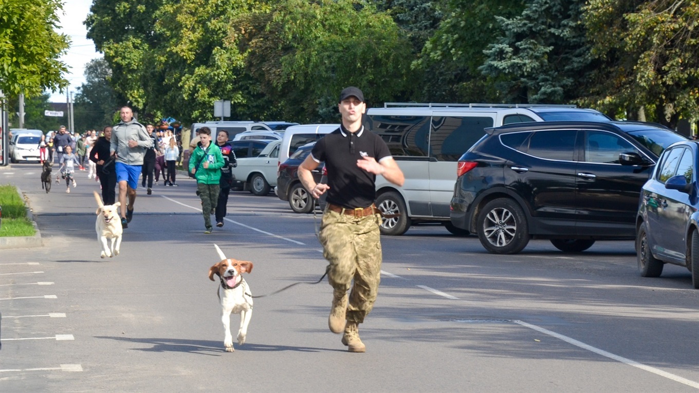76 лап, 10 призерів і море вражень: як пройшов благодійний забіг у Сарнах