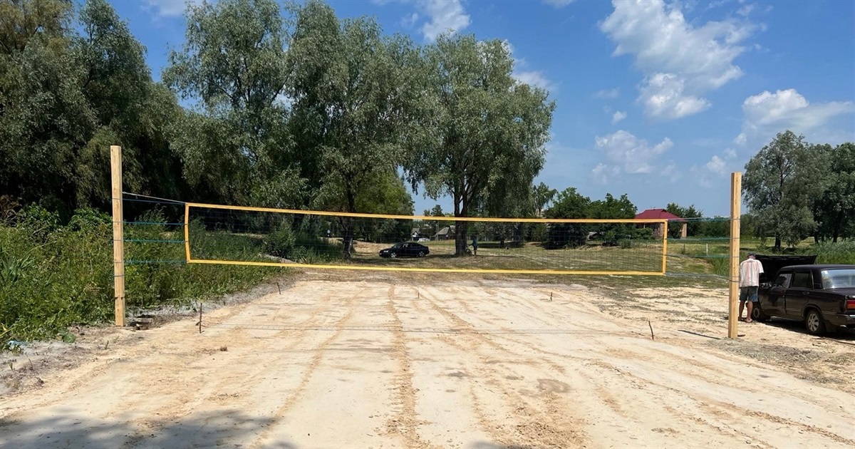 У Дем'янцях на Переяславщині облаштували волейбольний майданик. Завтра там відбудеться турнір
