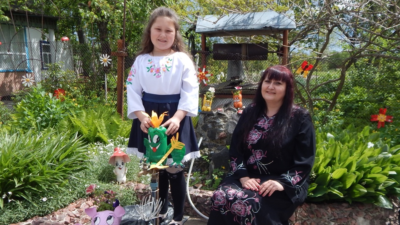 "Твій двір, немов у казці!": кажуть жительці Стовп’яг Надії Подольській