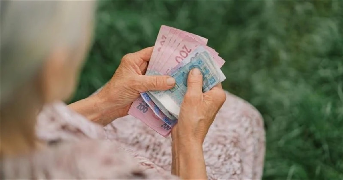 Де в Україні отримують найбільші та найменші пенсії?