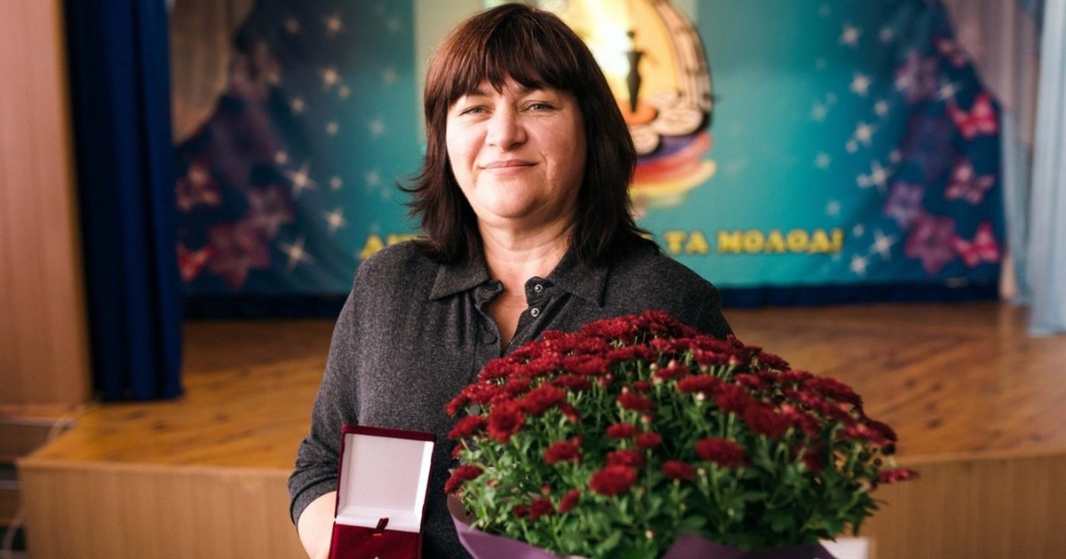 Директорка переяславського будинку художньої творчості отримала відзнаку "Відмінник освіти"