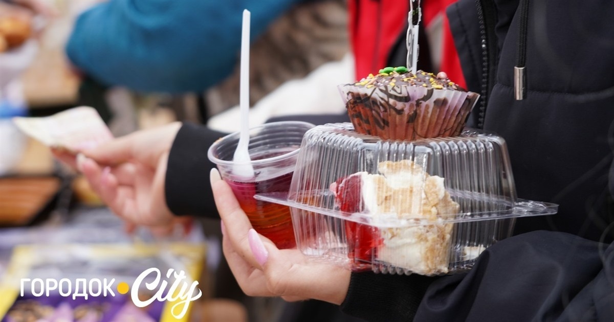 Благодійний ярмарок. Школярі Городоцького ліцею №1 зібрали 25 тисяч гривень для ЗСУ