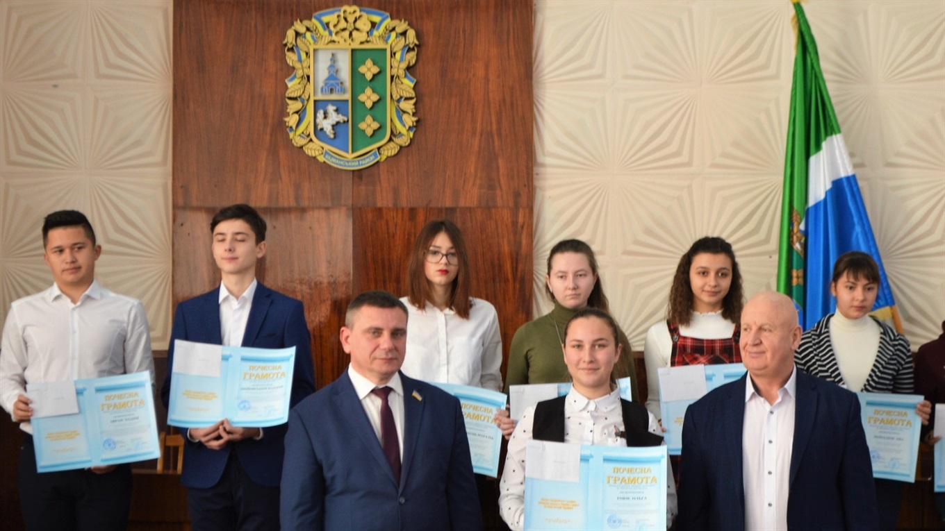 Учнів з Кіцманського району, які перемагали на олімпіадах і конкурсах, нагородили від районної влади