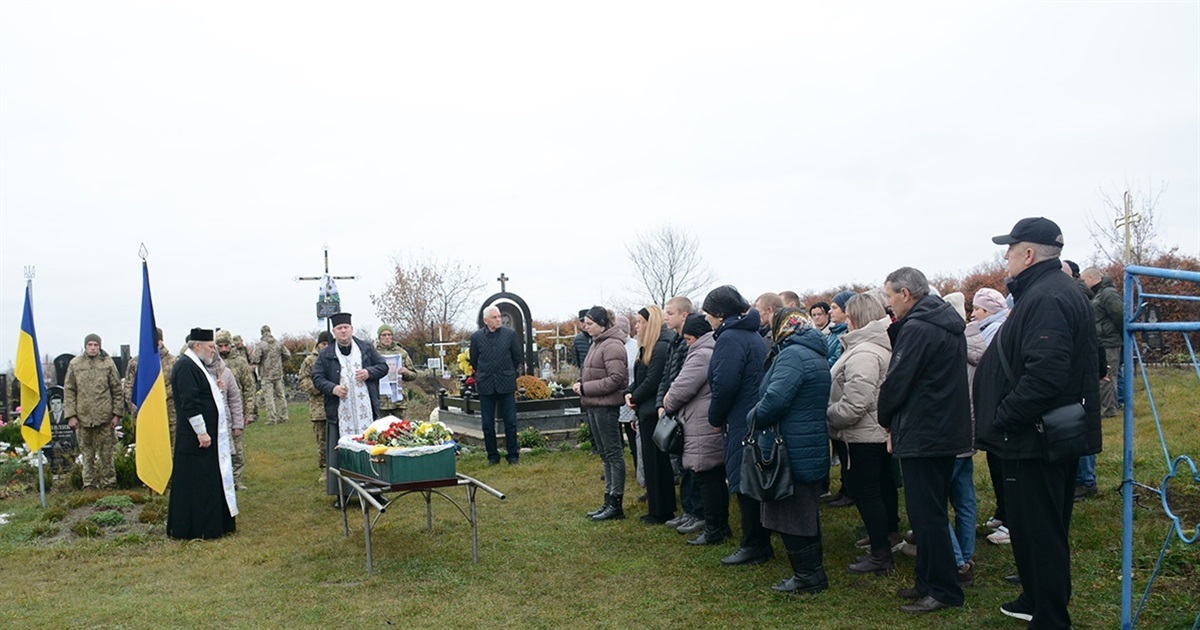 Стояв щитом для нас усіх - у Кагарлику провели в останню дорогу воїна Віталія Шандренка