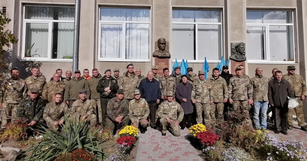 У Калуші відкрили барельєф Почесному громадянину міста Сергію Барничу, загиблому в зоні ООС