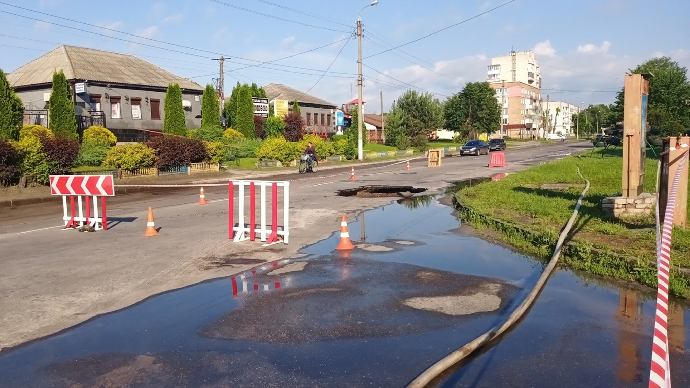 Мешканці району машинобудівного заводу у Золотоноші залишилися без води: що сталося