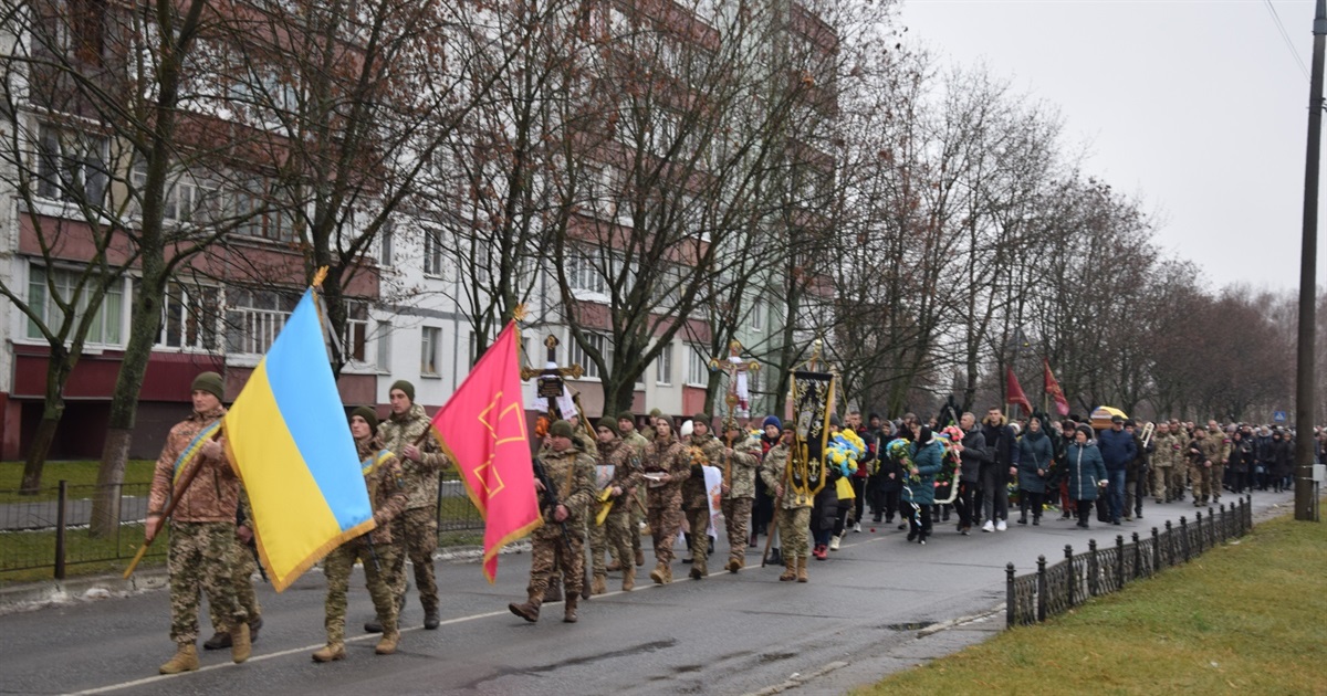 Недомріяв, недокохав, недолюбив цей білий світ... Нетішин попрощався з Героєм Максимом Саєнком
