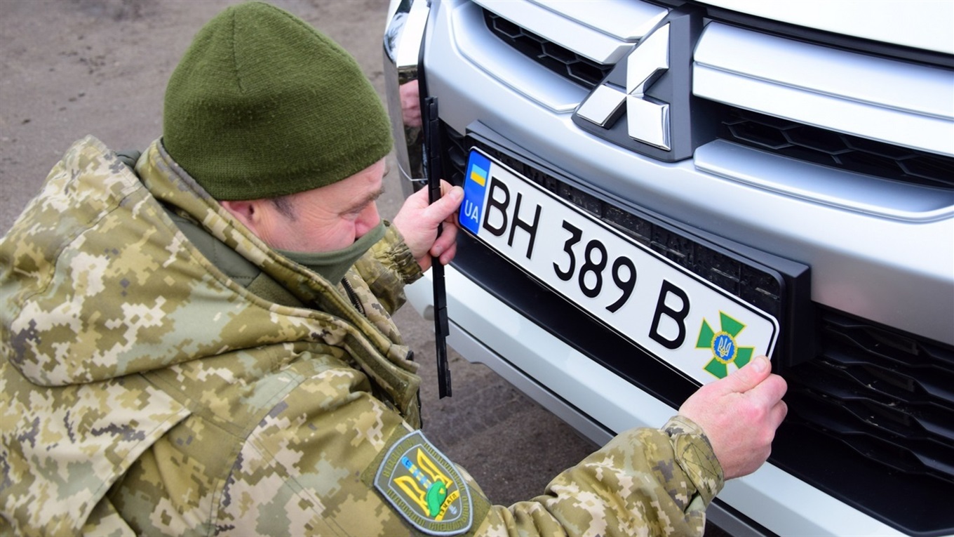 У автомобилей измаильских пограничников - новые номерные знаки