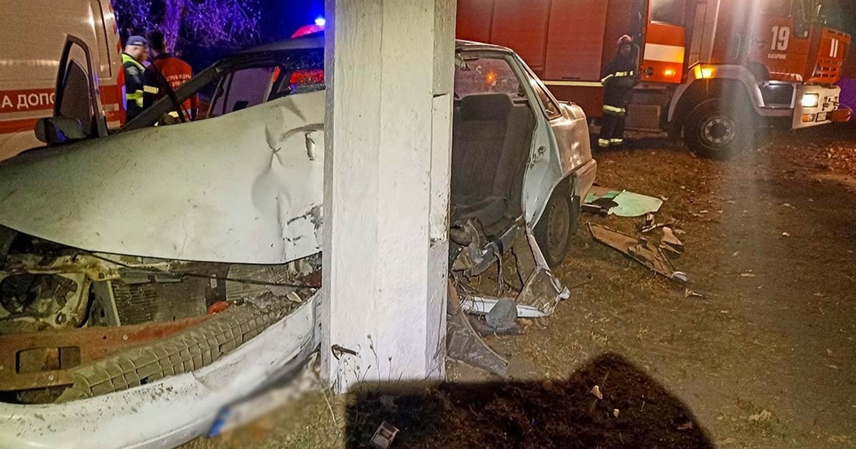 Із салону діставали рятувальники: ДТП із потерпілими в селі Стави на Кагарличчині
