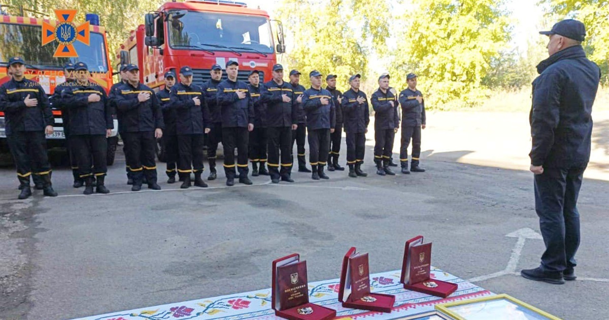 Рятувальників Нікополя і Марганця нагородили відзнаками та грамотами за відвагу і професіоналізм