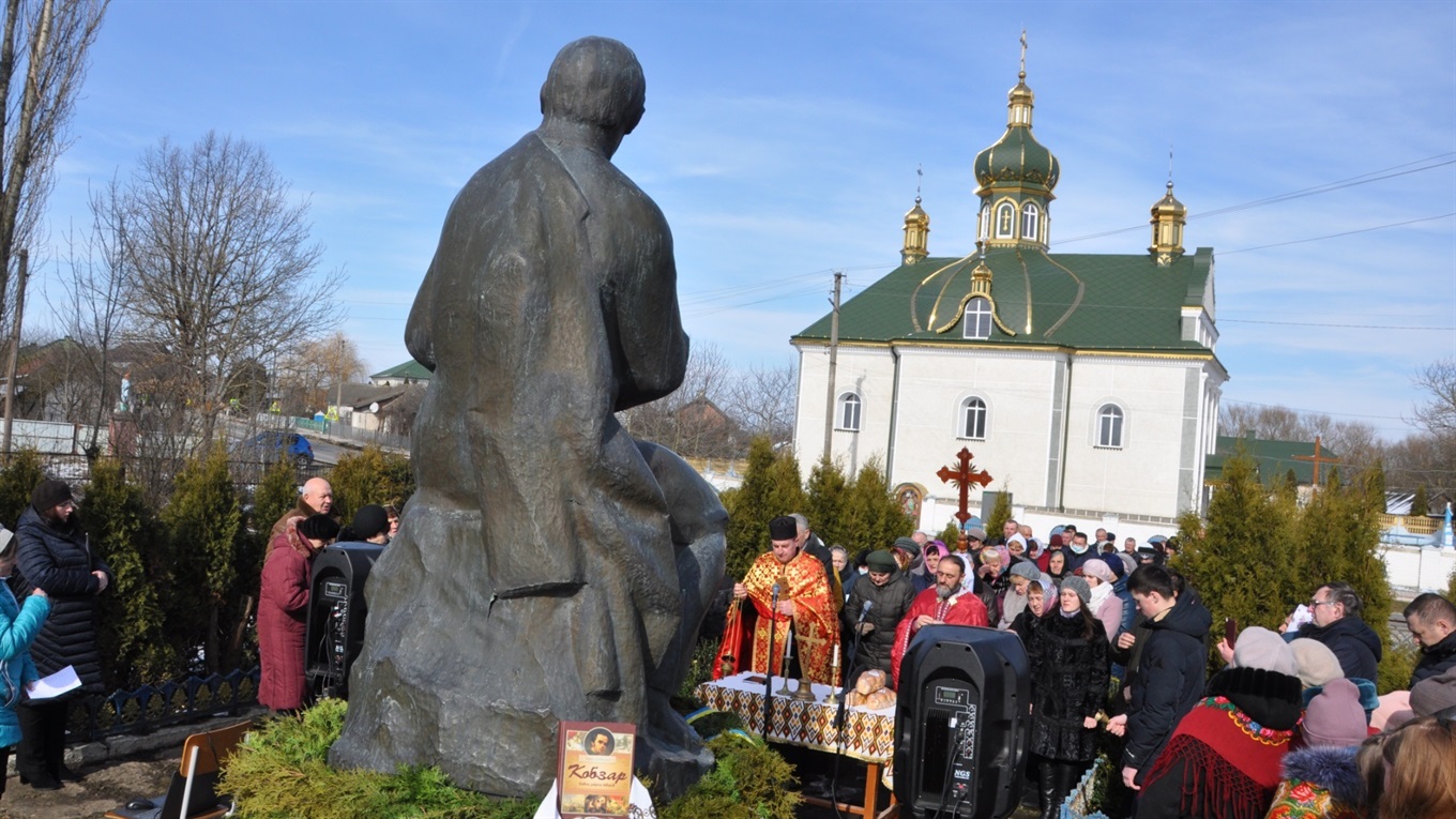 У Ридодубах біля найбільшого пам’ятника Шевченку у Білобожницькій громаді вшанували пам’ять Кобзаря