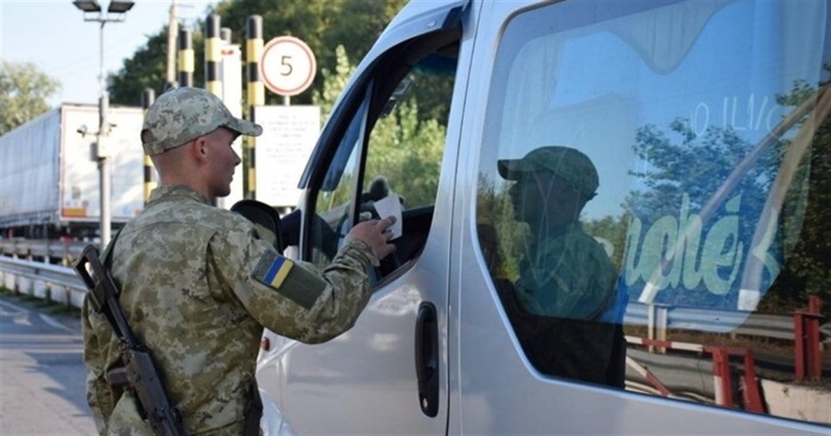 Телефон на кордоні можуть забрати і не повернути. Що потрібно знати українцям