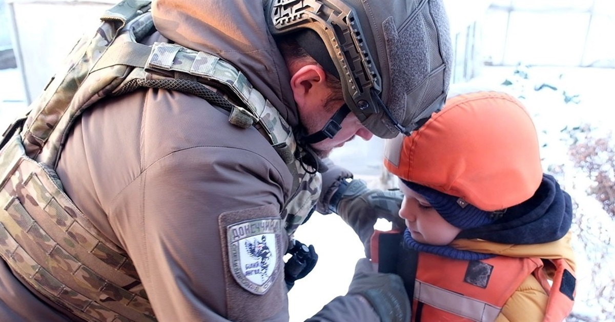"Білі янголи" евакуювали з Олексієво-Дружківки двох дітей. Родина покинула домівку вдруге