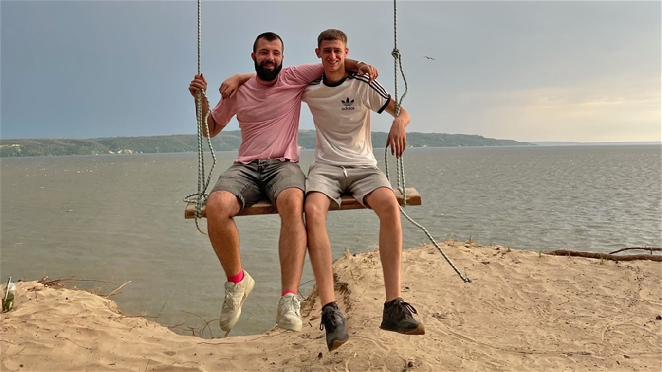 На Переяславщині відновили гойдалку над прірвою. За день її відвідують кілька сотень людей