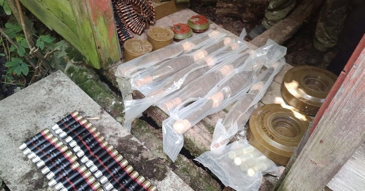 На Чернігівщині поліцейські виявили черговий схрон ворожої зброї