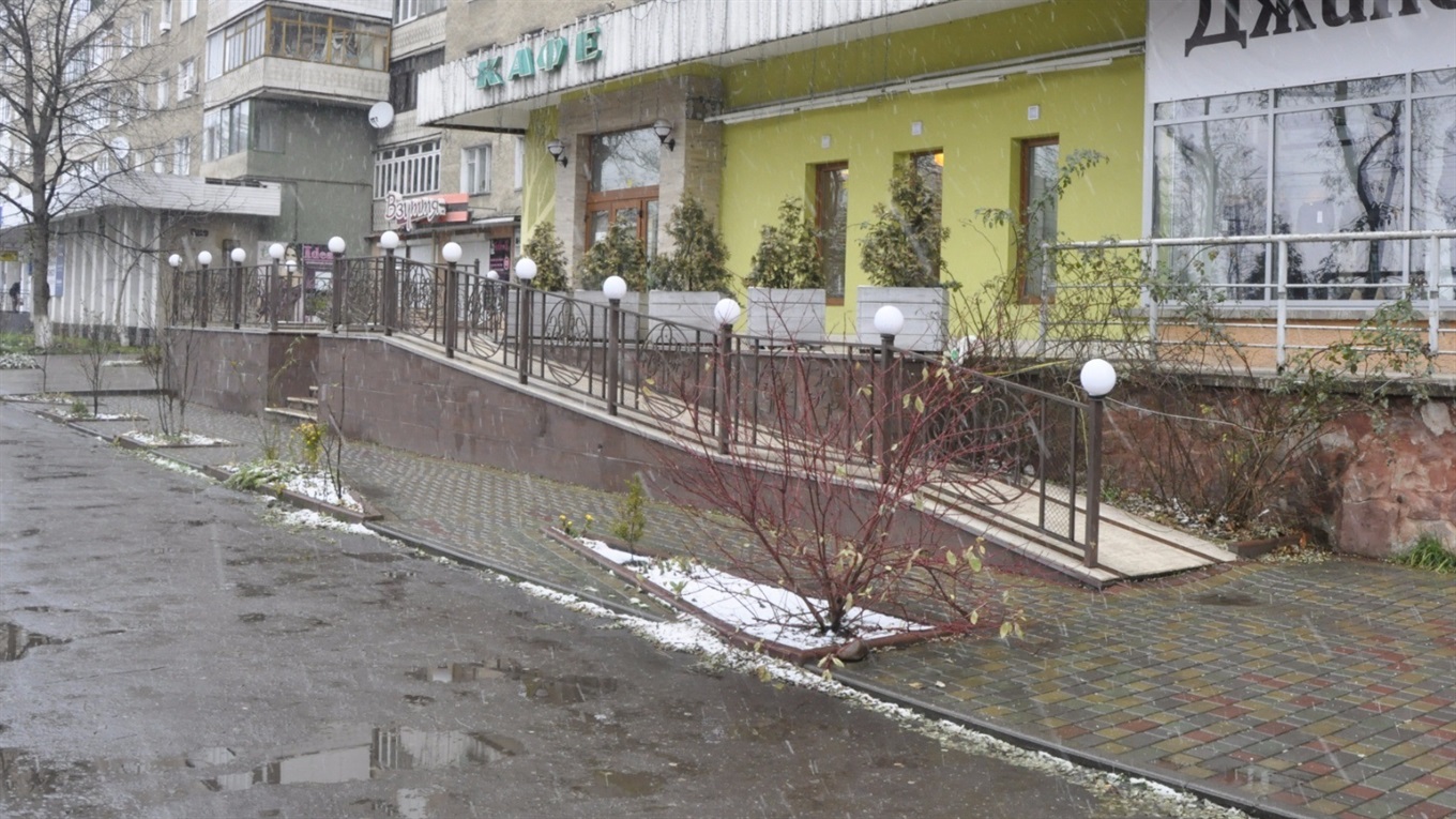 Калуш – місто лише для здорових. Бо пандусів у нас майже немає
