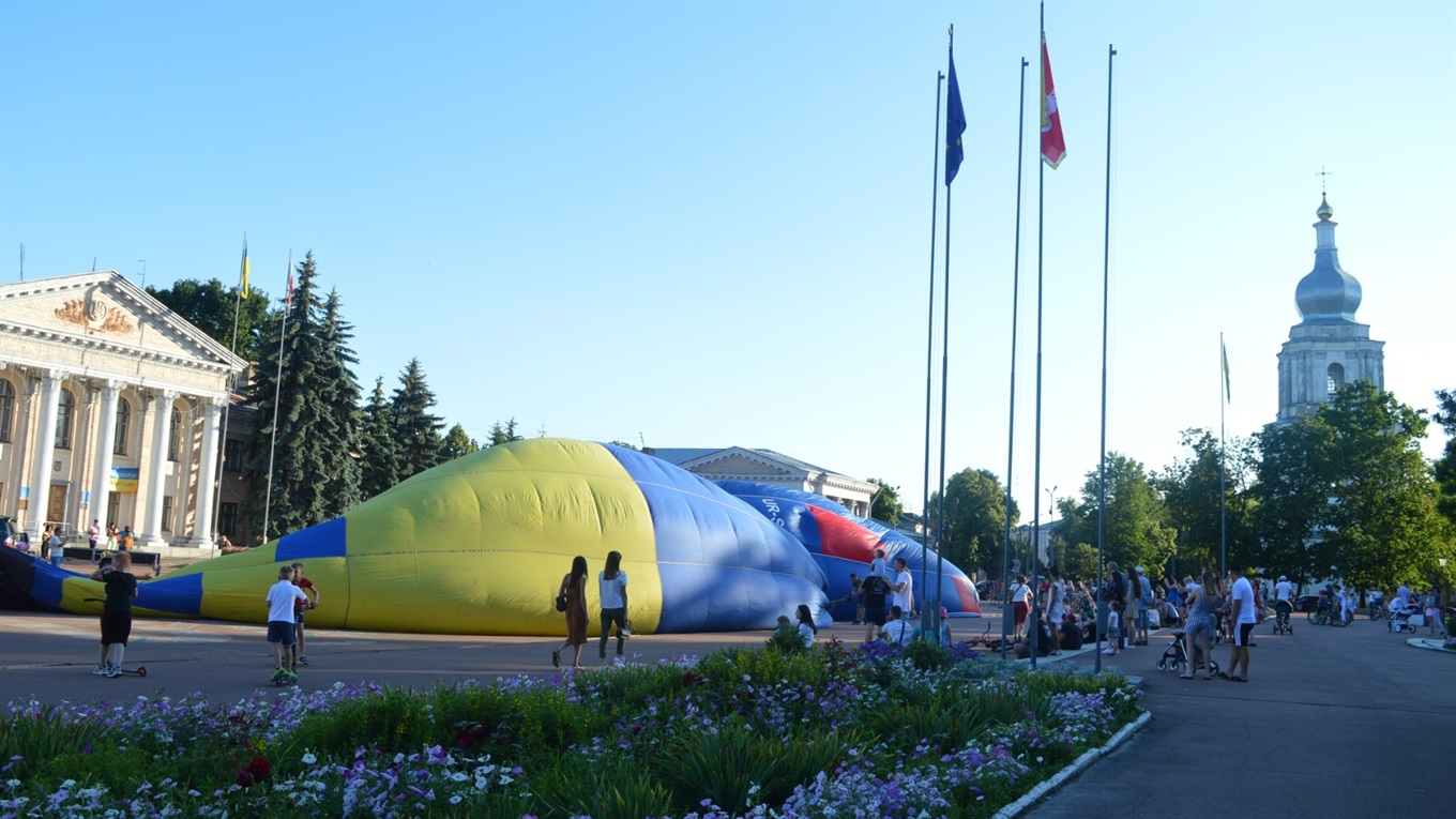 Політ на повітряній кулі через Дніпро коштуватиме 3500 гривень