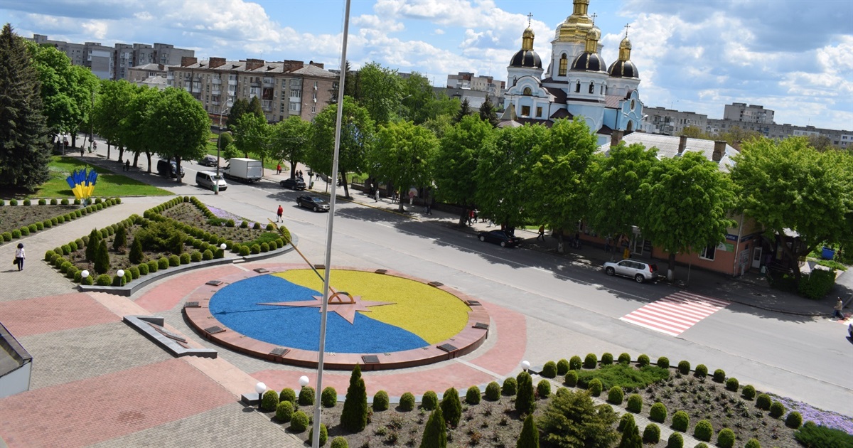 У Звягелі планують оновити написи на "Сонячному годиннику" поруч з Будинком рад