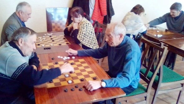 У турнірі з шахів та шашок змагались ветерани