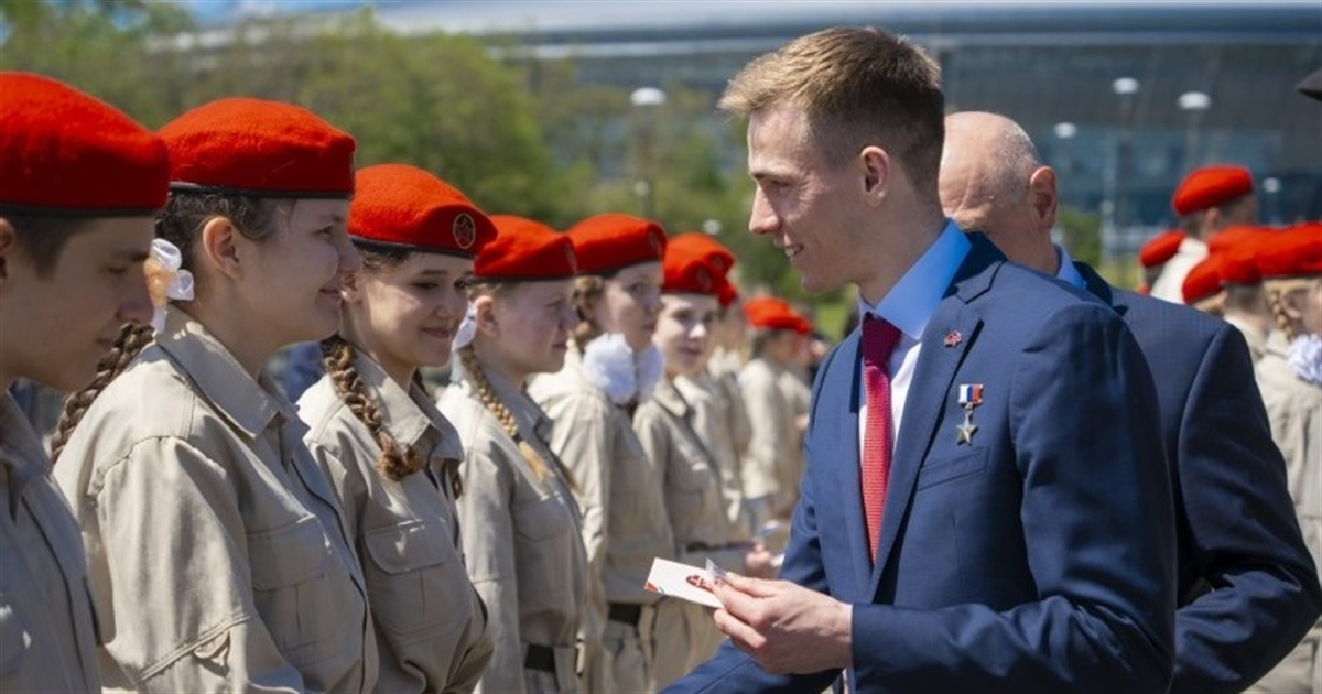 Уроки пропаганди і гранти від Путіна. Як Росія робить з українських підлітків агентів інформвійни