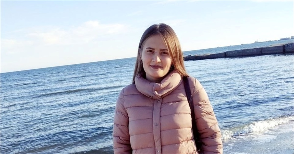 Поруч зі мною був янгол-охоронець. Тома Корягіна бачила, як на драмтеатр Маріуполя скинули авіабомбу