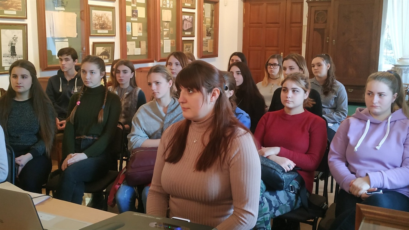 У Ржищівському археолого-краєзнавчому музеї навчають юних екскурсоводів