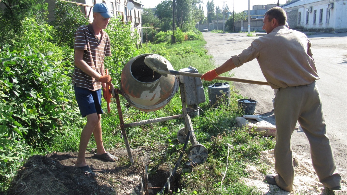 У Попасній продовжують роботи по реконструкції приборів освітлення на декількох вулицях