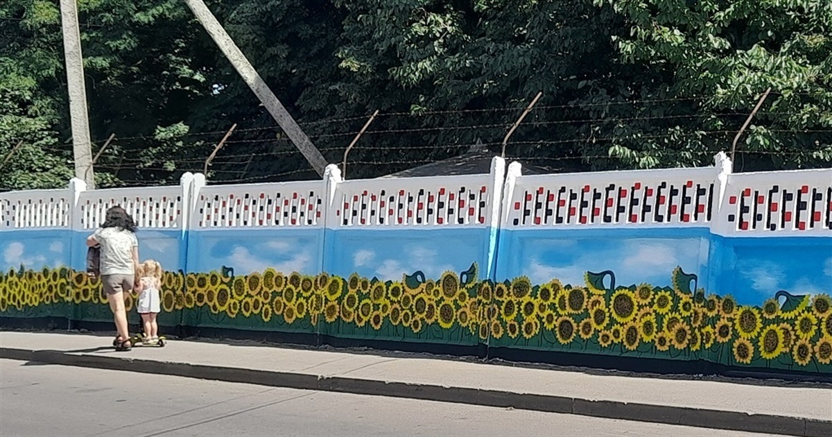 У Калинівці на вулиці Маяковського «зацвіли» соняхи