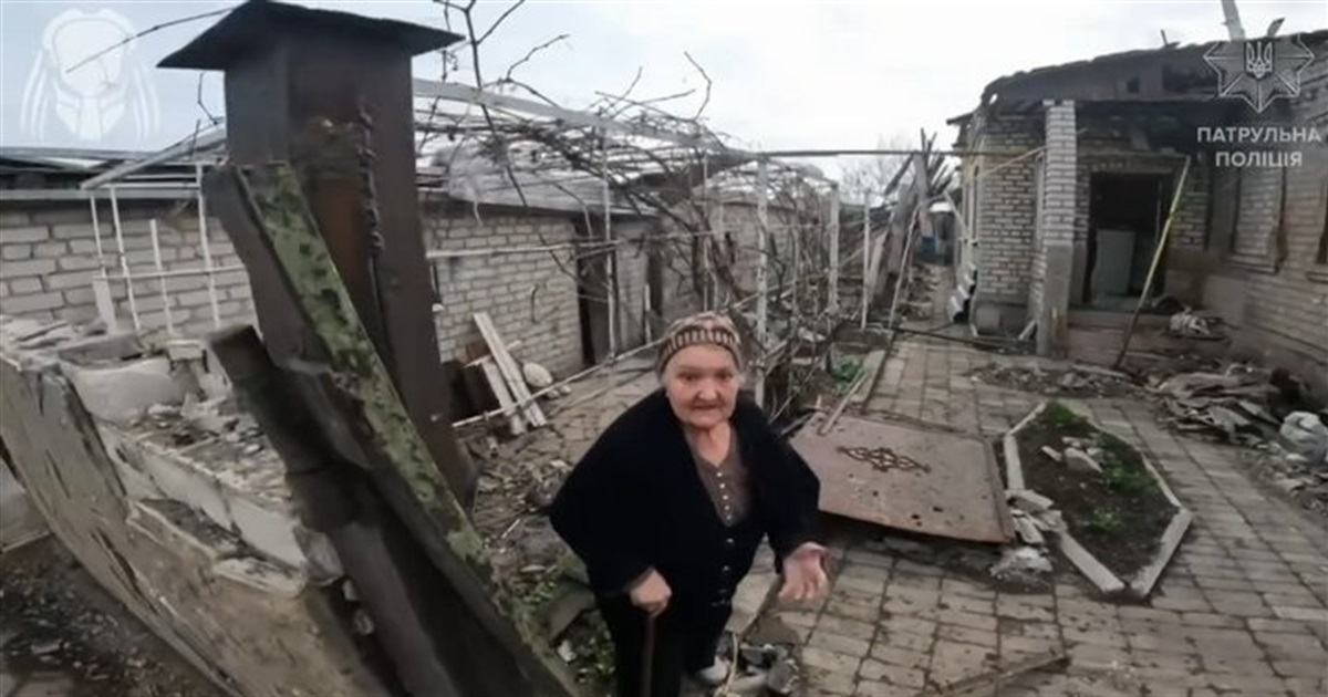 «Кому я потрібна, коли вже 75 років». Жінка відмовляється їхати з Костянтинівки і чекає кінця війни