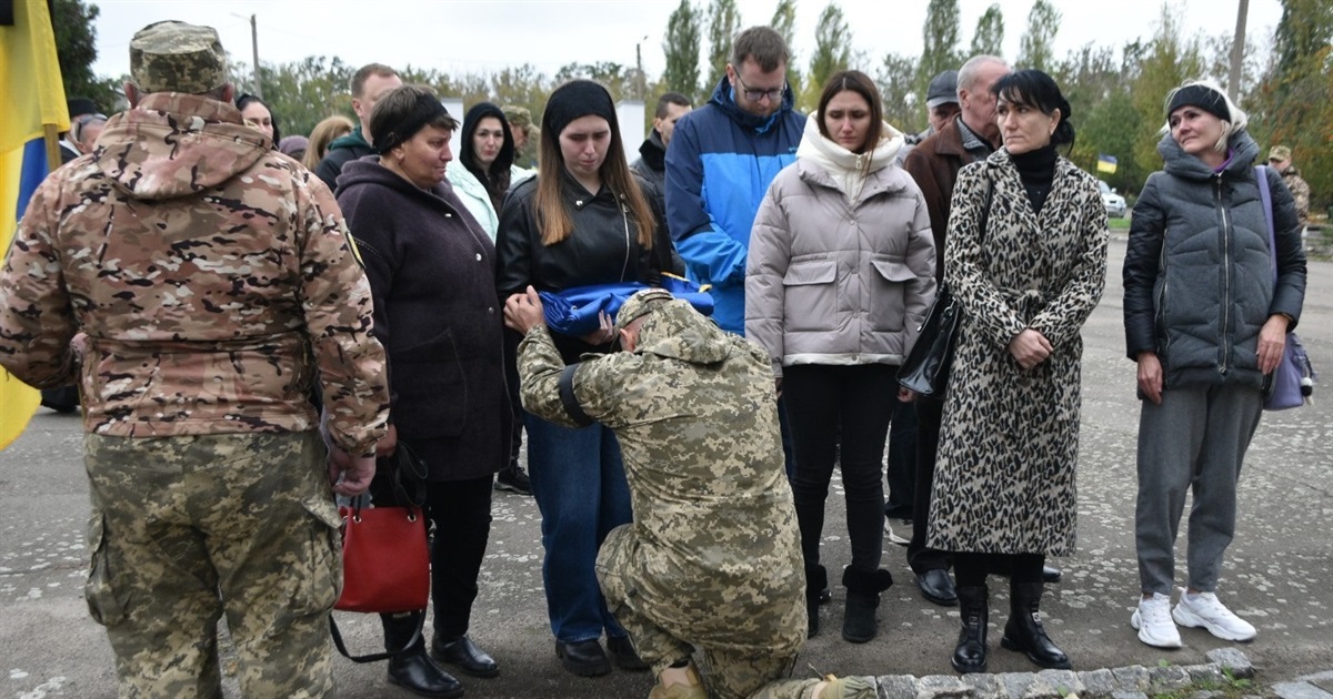 Боронив Україну та мріяв про світле майбутнє доньки: южноукраїнці попрощалися з Василем Вознюком