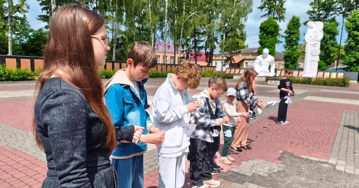 У Старокостянтинівській громаді вшанували пам’ять дітей, чиє життя забрала війна