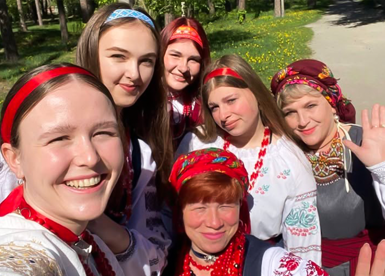 Учасниці колективу "Красоля"