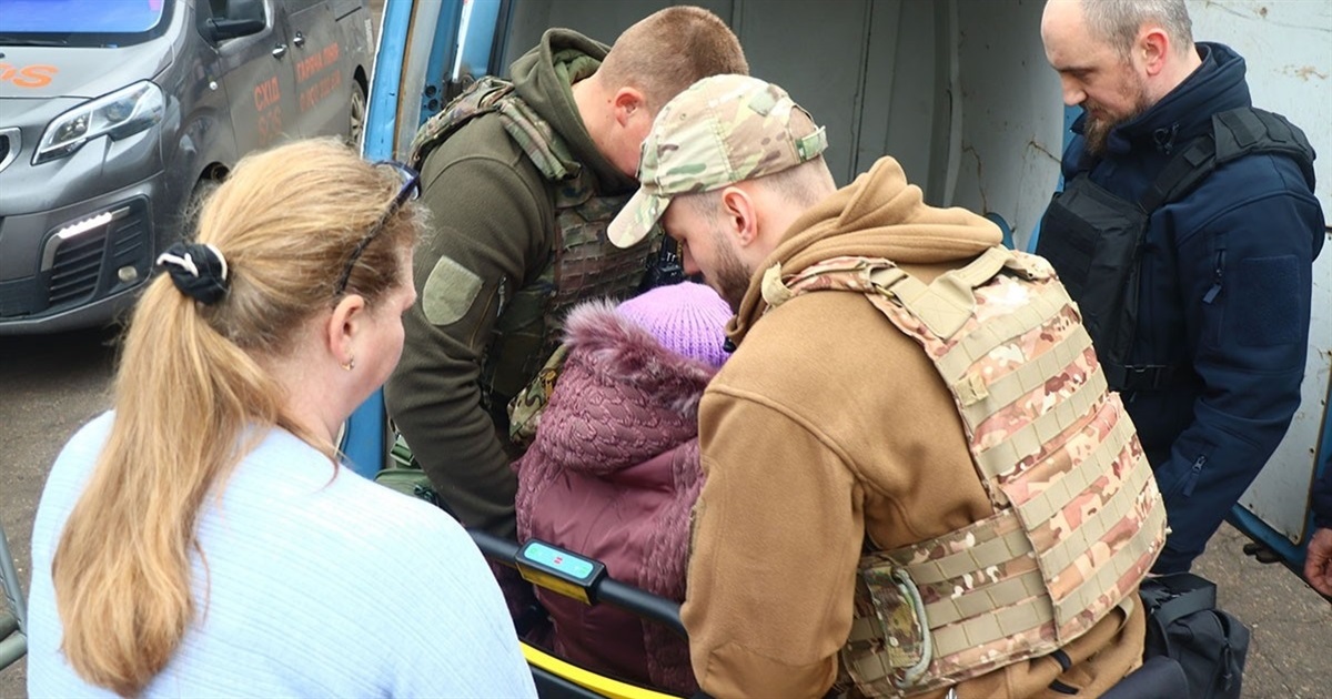 «Вірили, що стане краще». З Дружківки поліцейські евакуювали ще шістьох людей