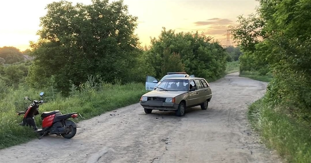 Вечірня аварія у Південноукраїнській громаді: не розминулися легковик та мопед