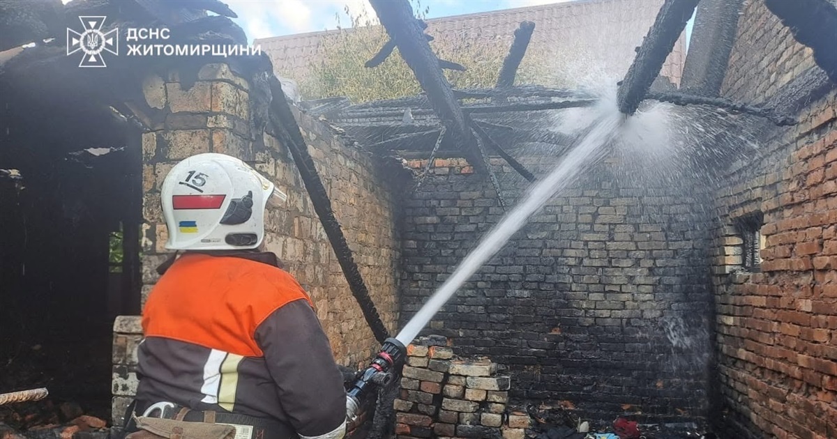 На пожежі на Звягельщині в житловому будинку рятувальники виявили загиблого чоловіка
