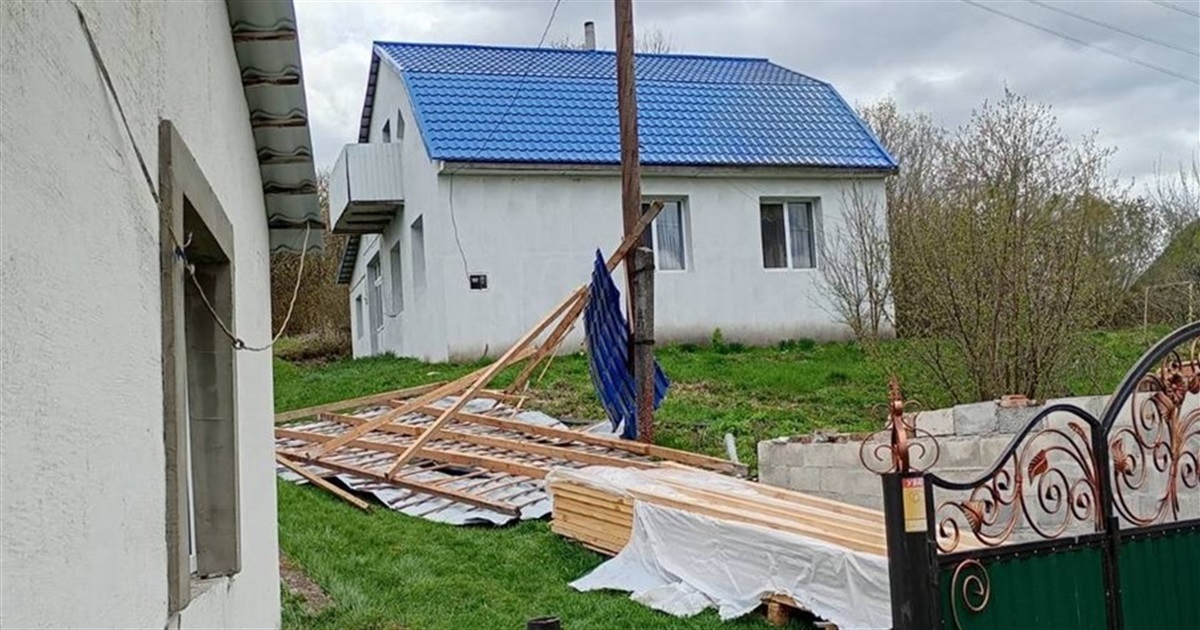 Негода на Городоччині та Сатанівеччині: знеструмлені села, пошкоджені мережі та пам’ятні об’єкти