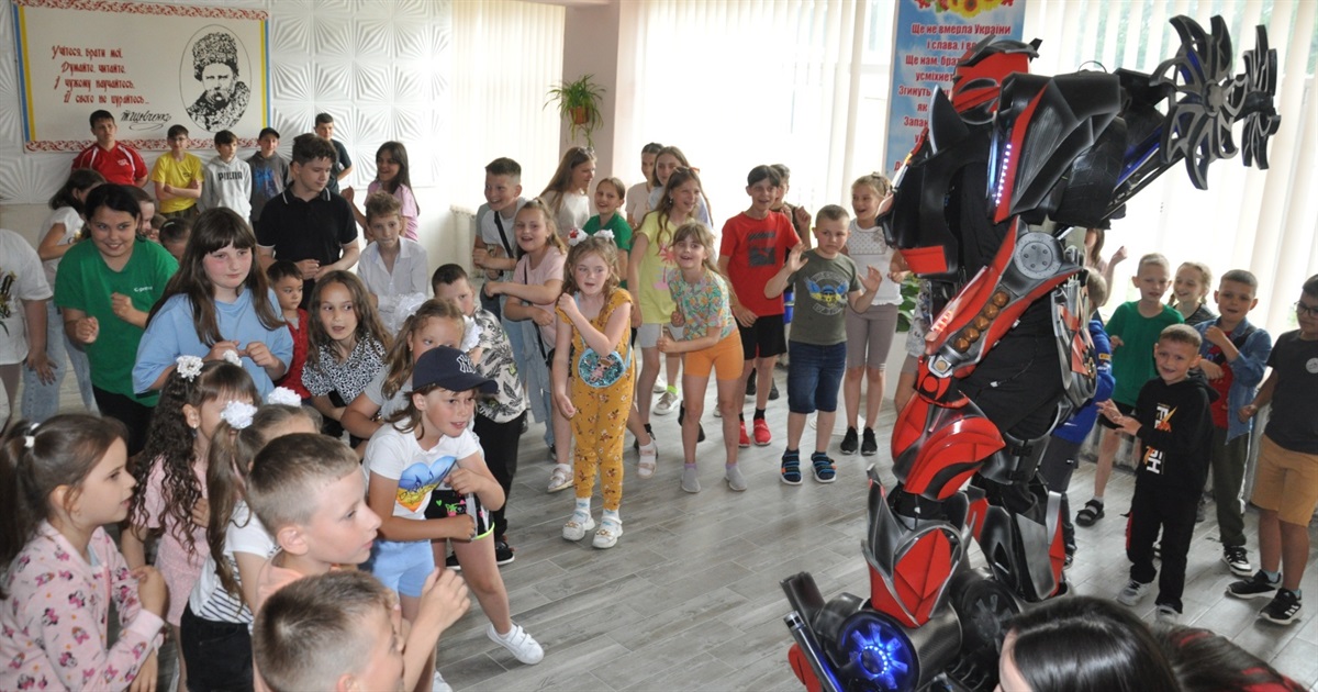 На Чортківщині День щасливого дитинства дарувало діткам підприємство «Агро-Спектр»