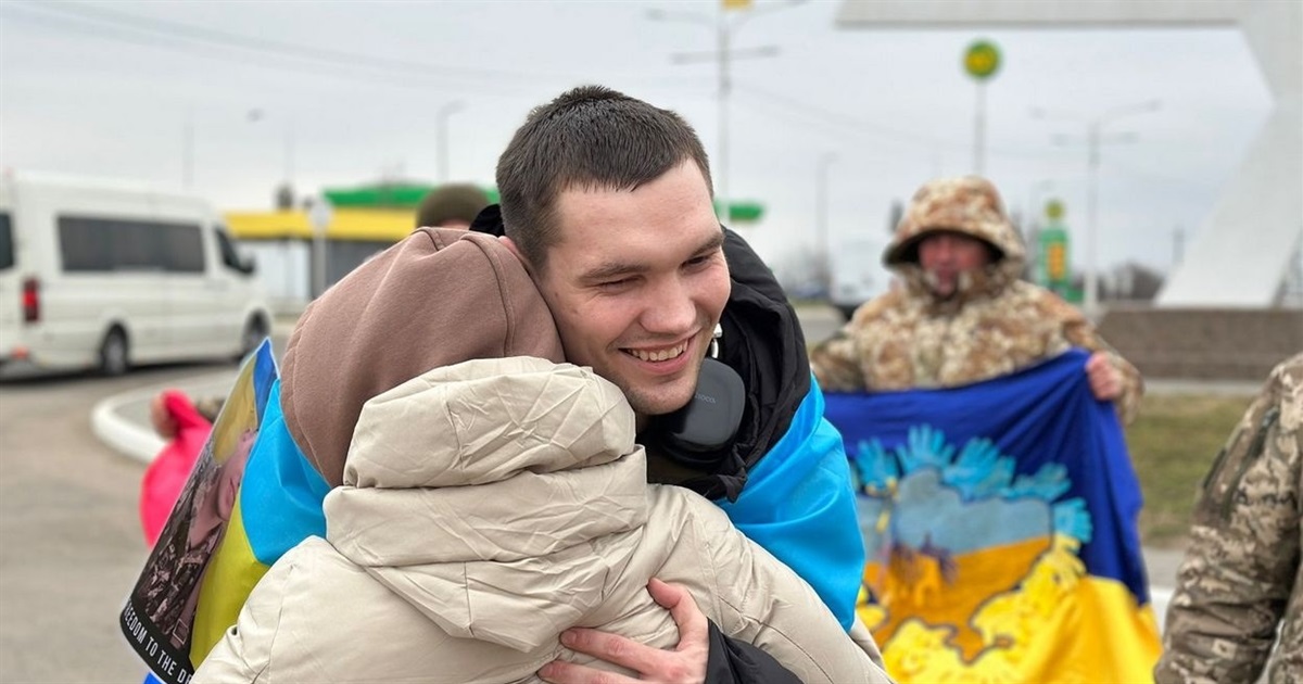 В Ізмаїлі зустріли звільненого з полону прикордонника