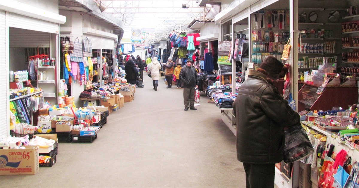 Близько 10% торгових місць на Золотоніському ринку простоюють, бо підприємці припинили діяльність