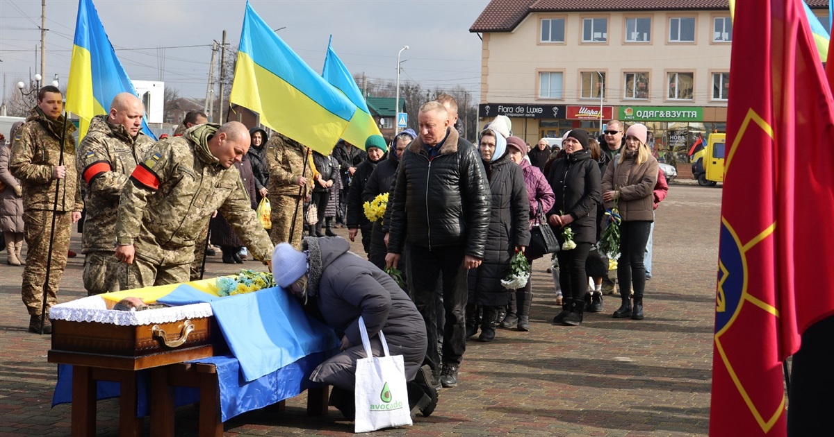 У Сарнах попрощалася із захисником Олександром Пульманом