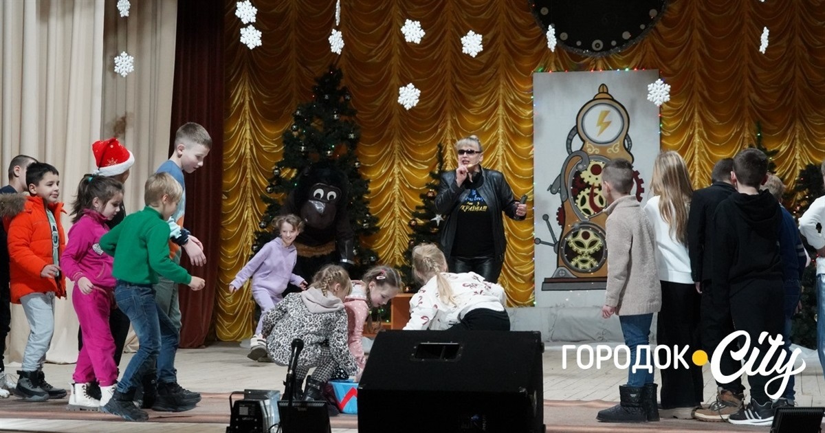 Новорічний марафон у Городку: айтішниця Крутяша створила казкову атмосферу для дітей