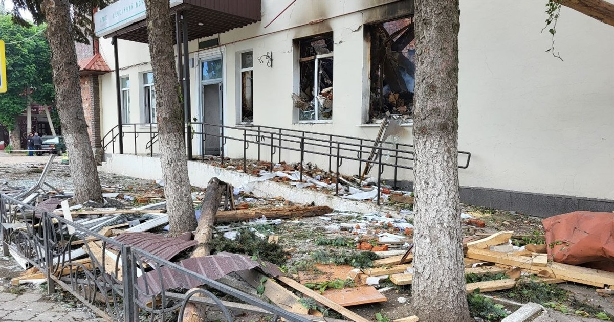 Демонтаж розбитого приміщення колишньої Білопільської міськради (Пенсійного фонду) розпочався