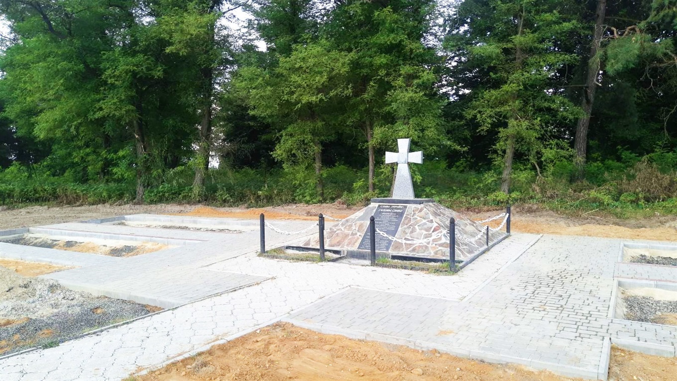 Прах убитих повстанців упокоїться у Володимирці. Для них збудували меморіал + план заходів на 23.08