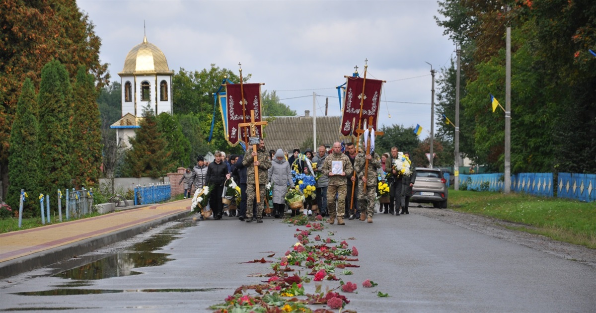 Приїхав з Німеччини, щоб захистити Україну: на Чортківщині поховали бійця ЗСУ Степана Березніцького
