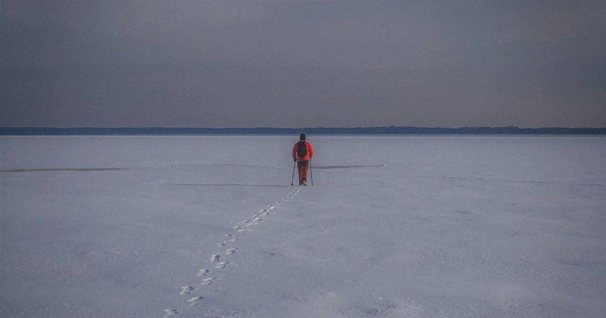27 кілометрів по льоду. Двоє чоловіків з Бучі та Ірпеня перейшли Київське море і повернулися назад